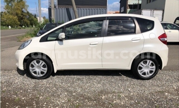 Nunua Ilio tumika Honda Fit Nyeupe Gari ndani ya Beitbridge nchini Matabeleland Kusini Nunua Ilio tumika Honda Fit Nyeupe Gari ndani ya Beitbridge nchini Matabeleland Kusini