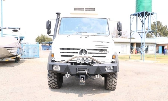 Nunua Ilio tumika Mercedes‒Benz Unimog Nyeupe Lori ndani ya Beitbridge nchini Matabeleland Kusini