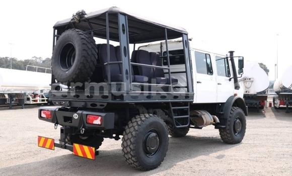 Acheter Occasion Utilitaire Mercedes‒Benz Unimog Blanc à Beitbridge, Matabeleland South Acheter Occasion Utilitaire Mercedes‒Benz Unimog Blanc à Beitbridge, Matabeleland South
