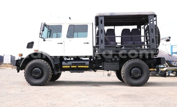 Acheter Occasion Utilitaire Mercedes‒Benz Unimog Blanc à Beitbridge, Matabeleland South Acheter Occasion Utilitaire Mercedes‒Benz Unimog Blanc à Beitbridge, Matabeleland South