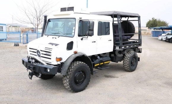 Acheter Occasion Utilitaire Mercedes‒Benz Unimog Blanc à Beitbridge, Matabeleland South Acheter Occasion Utilitaire Mercedes‒Benz Unimog Blanc à Beitbridge, Matabeleland South
