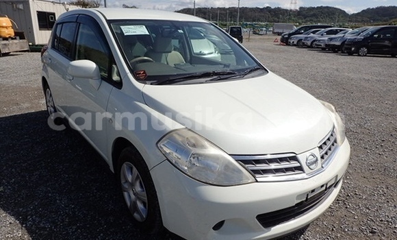 Nunua Ilio tumika Nissan Tiida Nyeupe Gari ndani ya Beitbridge nchini Matabeleland Kusini