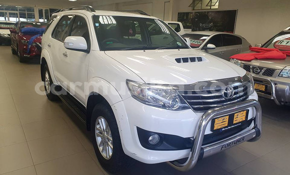 Acheter Occasion Voiture Toyota Fortuner Blanc à Beitbridge, Matabeleland South Acheter Occasion Voiture Toyota Fortuner Blanc à Beitbridge, Matabeleland South
