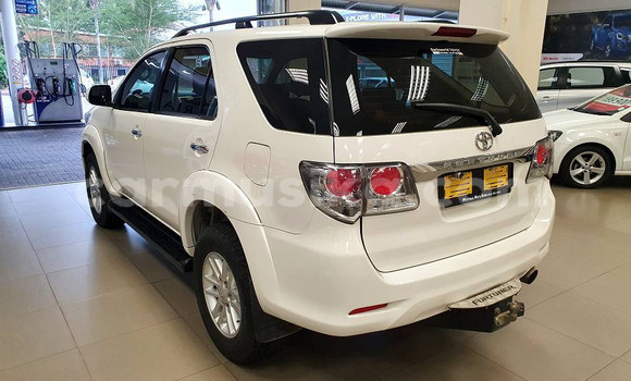 Acheter Occasion Voiture Toyota Fortuner Blanc à Beitbridge, Matabeleland South Acheter Occasion Voiture Toyota Fortuner Blanc à Beitbridge, Matabeleland South