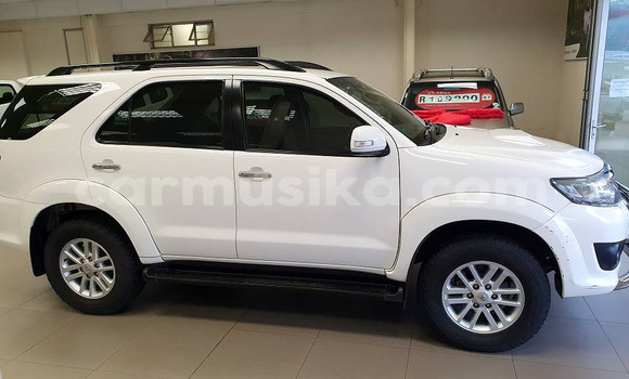 Acheter Occasion Voiture Toyota Fortuner Blanc à Beitbridge, Matabeleland South Acheter Occasion Voiture Toyota Fortuner Blanc à Beitbridge, Matabeleland South