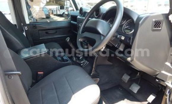 Acheter Occasion Voiture Land Rover Defender Blanc à Beitbridge, Matabeleland South Acheter Occasion Voiture Land Rover Defender Blanc à Beitbridge, Matabeleland South