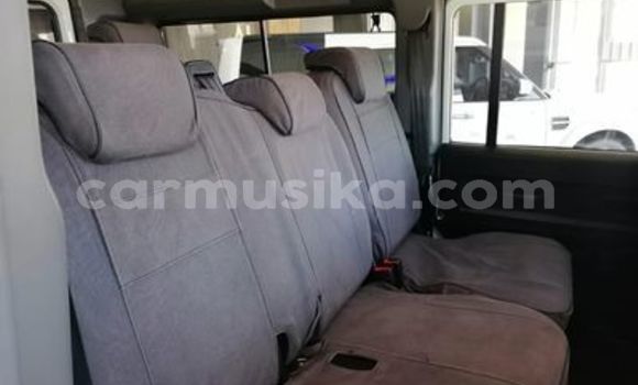 Acheter Occasion Voiture Land Rover Defender Blanc à Beitbridge, Matabeleland South Acheter Occasion Voiture Land Rover Defender Blanc à Beitbridge, Matabeleland South