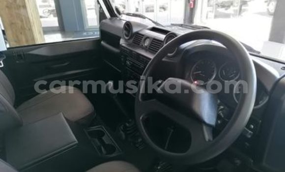 Acheter Occasion Voiture Land Rover Defender Blanc à Beitbridge, Matabeleland South Acheter Occasion Voiture Land Rover Defender Blanc à Beitbridge, Matabeleland South