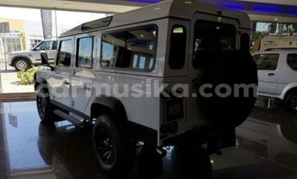 Acheter Occasion Voiture Land Rover Defender Blanc à Beitbridge, Matabeleland South Acheter Occasion Voiture Land Rover Defender Blanc à Beitbridge, Matabeleland South