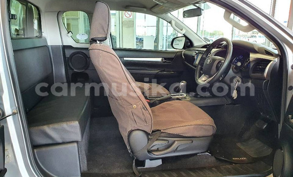 Buy Used Toyota Hilux Silver Car in Beitbridge in Matabeleland South Buy Used Toyota Hilux Silver Car in Beitbridge in Matabeleland South