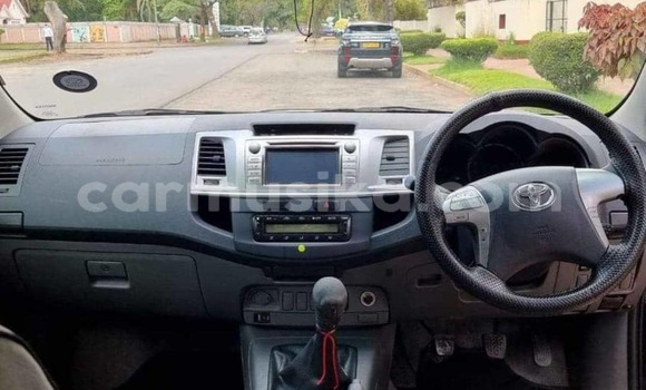 Nunua Mpya Toyota Hilux Nyeusi Gari ndani ya Avondale nchini Harare Nunua Mpya Toyota Hilux Nyeusi Gari ndani ya Avondale nchini Harare