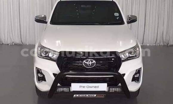 Buy Used Toyota Hilux White Car in Beitbridge in Matabeleland South Buy Used Toyota Hilux White Car in Beitbridge in Matabeleland South