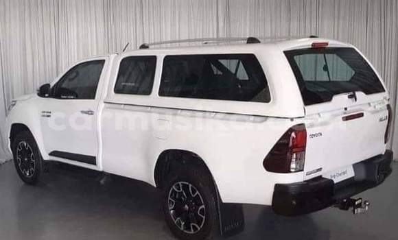 Buy Used Toyota Hilux White Car in Beitbridge in Matabeleland South Buy Used Toyota Hilux White Car in Beitbridge in Matabeleland South