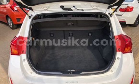 Buy Used Toyota Auris White Car in Beitbridge in Matabeleland South Buy Used Toyota Auris White Car in Beitbridge in Matabeleland South