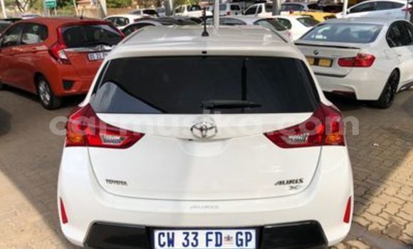 Buy Used Toyota Auris White Car in Beitbridge in Matabeleland South Buy Used Toyota Auris White Car in Beitbridge in Matabeleland South