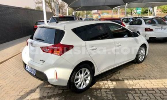 Buy Used Toyota Auris White Car in Beitbridge in Matabeleland South Buy Used Toyota Auris White Car in Beitbridge in Matabeleland South