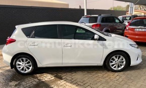 Buy Used Toyota Auris White Car in Beitbridge in Matabeleland South Buy Used Toyota Auris White Car in Beitbridge in Matabeleland South