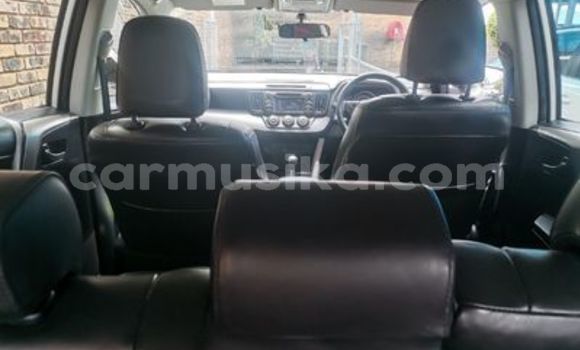 Buy Used Toyota RAV4 White Car in Beitbridge in Matabeleland South Buy Used Toyota RAV4 White Car in Beitbridge in Matabeleland South