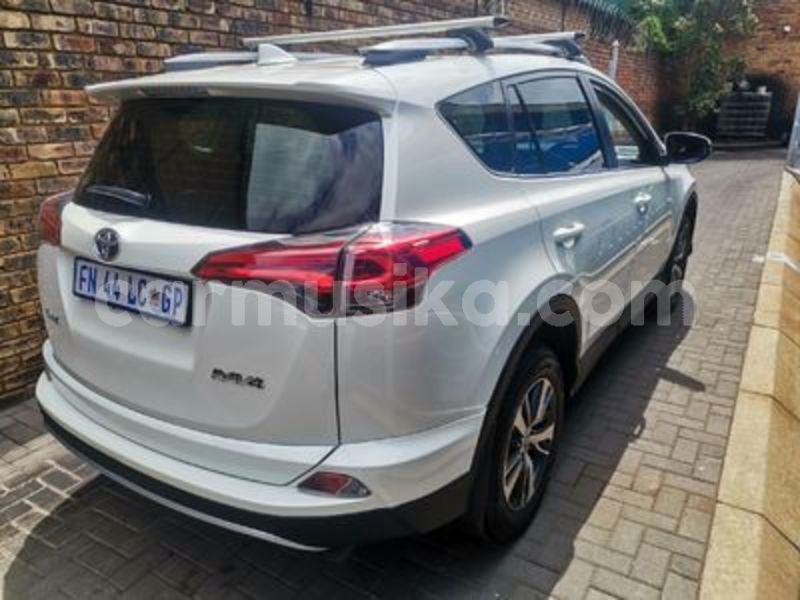 Big with watermark toyota rav4 matabeleland south beitbridge 25351