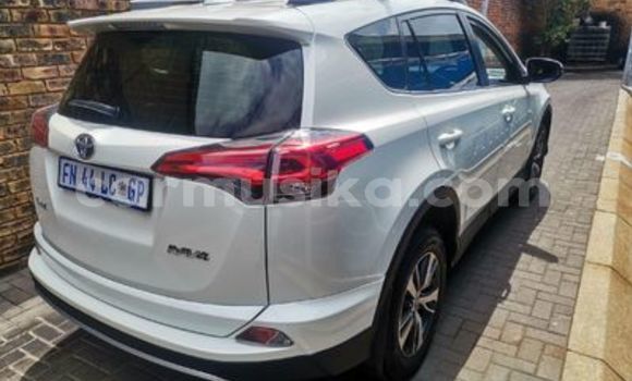 Buy Used Toyota RAV4 White Car in Beitbridge in Matabeleland South Buy Used Toyota RAV4 White Car in Beitbridge in Matabeleland South