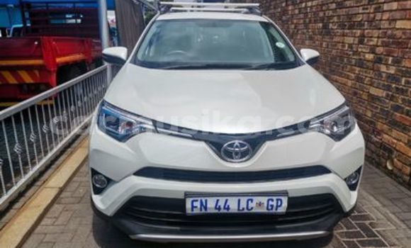 Buy Used Toyota RAV4 White Car in Beitbridge in Matabeleland South Buy Used Toyota RAV4 White Car in Beitbridge in Matabeleland South