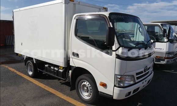 Nunua Ilio tumika Toyota Dyna Nyeupe Lori ndani ya Beitbridge nchini Matabeleland Kusini Nunua Ilio tumika Toyota Dyna Nyeupe Lori ndani ya Beitbridge nchini Matabeleland Kusini