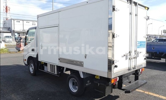 Nunua Ilio tumika Toyota Dyna Nyeupe Lori ndani ya Beitbridge nchini Matabeleland Kusini Nunua Ilio tumika Toyota Dyna Nyeupe Lori ndani ya Beitbridge nchini Matabeleland Kusini