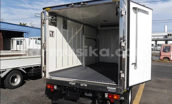 Nunua Ilio tumika Toyota Dyna Nyeupe Lori ndani ya Beitbridge nchini Matabeleland Kusini Nunua Ilio tumika Toyota Dyna Nyeupe Lori ndani ya Beitbridge nchini Matabeleland Kusini