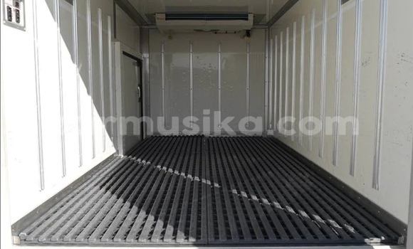 Nunua Ilio tumika Toyota Dyna Nyeupe Lori ndani ya Beitbridge nchini Matabeleland Kusini Nunua Ilio tumika Toyota Dyna Nyeupe Lori ndani ya Beitbridge nchini Matabeleland Kusini