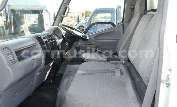 Nunua Ilio tumika Toyota Dyna Nyeupe Lori ndani ya Beitbridge nchini Matabeleland Kusini Nunua Ilio tumika Toyota Dyna Nyeupe Lori ndani ya Beitbridge nchini Matabeleland Kusini