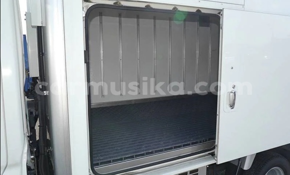 Nunua Ilio tumika Toyota Dyna Nyeupe Lori ndani ya Beitbridge nchini Matabeleland Kusini Nunua Ilio tumika Toyota Dyna Nyeupe Lori ndani ya Beitbridge nchini Matabeleland Kusini