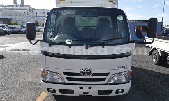 Nunua Ilio tumika Toyota Dyna Nyeupe Lori ndani ya Beitbridge nchini Matabeleland Kusini Nunua Ilio tumika Toyota Dyna Nyeupe Lori ndani ya Beitbridge nchini Matabeleland Kusini