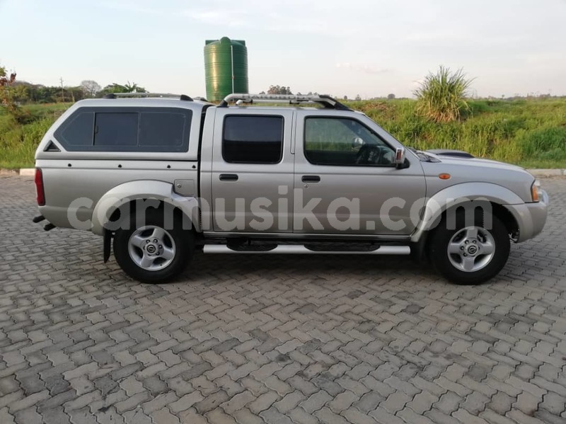 Big with watermark nissan np 300 harare borrowdale 25357