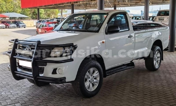 Buy Used Toyota Hilux White Car in Beitbridge in Matabeleland South Buy Used Toyota Hilux White Car in Beitbridge in Matabeleland South