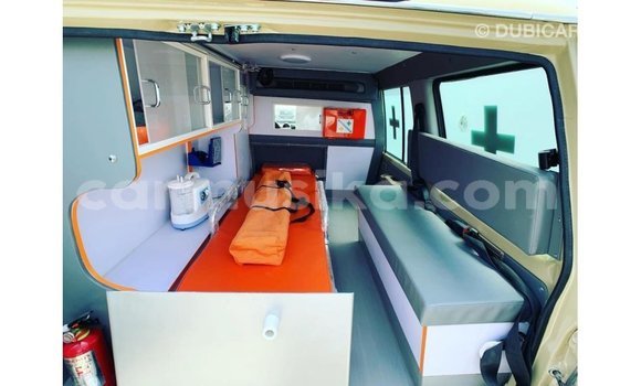 Acheter Import Voiture Toyota Land Cruiser Blanc à Import - Dubai, Harare Acheter Import Voiture Toyota Land Cruiser Blanc à Import - Dubai, Harare