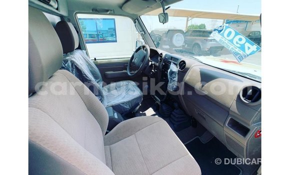 Acheter Import Voiture Toyota Land Cruiser Blanc à Import - Dubai, Harare Acheter Import Voiture Toyota Land Cruiser Blanc à Import - Dubai, Harare