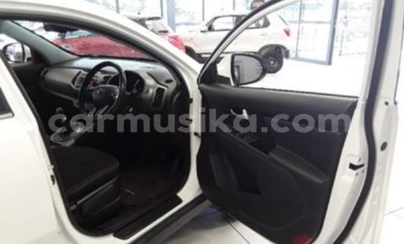 Nunua Ilio tumika Kia Sportage Nyeupe Gari ndani ya Beitbridge nchini Matabeleland Kusini Nunua Ilio tumika Kia Sportage Nyeupe Gari ndani ya Beitbridge nchini Matabeleland Kusini