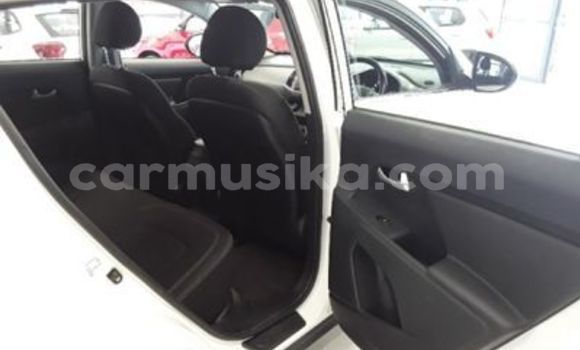 Nunua Ilio tumika Kia Sportage Nyeupe Gari ndani ya Beitbridge nchini Matabeleland Kusini Nunua Ilio tumika Kia Sportage Nyeupe Gari ndani ya Beitbridge nchini Matabeleland Kusini