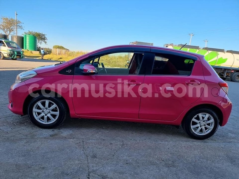 Tenga Tsaru Toyota Vitz Tsvuku Mota In Harare In Harare Carmusika