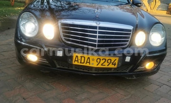 Tenga Tsaru Mercedes-Benz E-Classe Nhema Mota in Harare in Harare