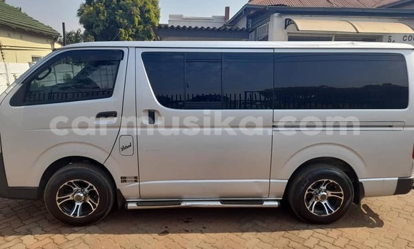 Buy Used Toyota Hiace Silver Car in Harare in Harare Buy Used Toyota Hiace Silver Car in Harare in Harare