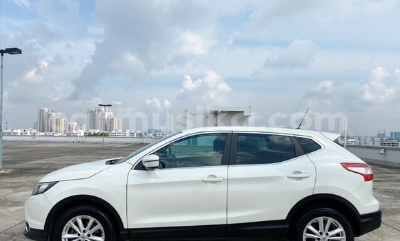 Acheter Occasion Voiture Nissan Qashqai Blanc à Beitbridge, Matabeleland South Acheter Occasion Voiture Nissan Qashqai Blanc à Beitbridge, Matabeleland South