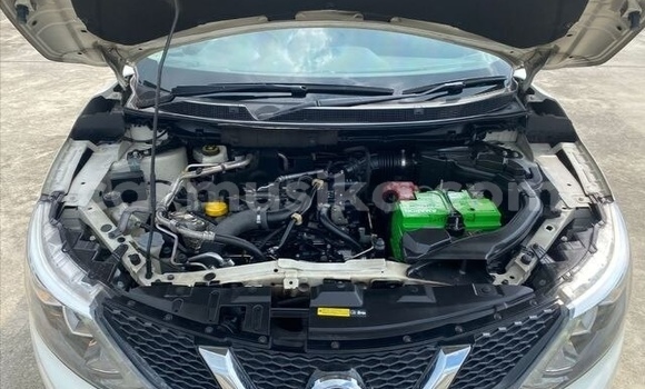 Acheter Occasion Voiture Nissan Qashqai Blanc à Beitbridge, Matabeleland South Acheter Occasion Voiture Nissan Qashqai Blanc à Beitbridge, Matabeleland South