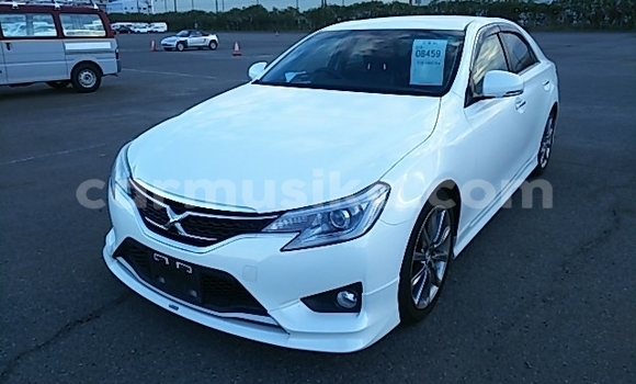 Buy Used Toyota Mark X White Car in Beitbridge in Matabeleland South