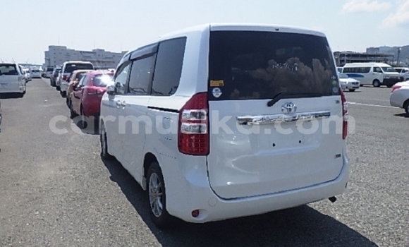 Buy Used Toyota Noah White Car in Beitbridge in Matabeleland South Buy Used Toyota Noah White Car in Beitbridge in Matabeleland South