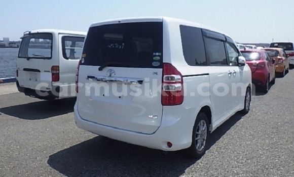 Buy Used Toyota Noah White Car in Beitbridge in Matabeleland South Buy Used Toyota Noah White Car in Beitbridge in Matabeleland South