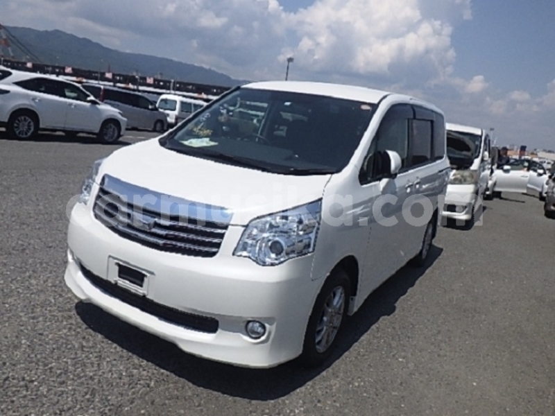 Big with watermark toyota noah matabeleland south beitbridge 25452