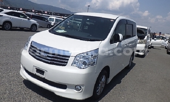Buy Used Toyota Noah White Car in Beitbridge in Matabeleland South Buy Used Toyota Noah White Car in Beitbridge in Matabeleland South
