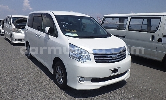 Buy Used Toyota Noah White Car in Beitbridge in Matabeleland South Buy Used Toyota Noah White Car in Beitbridge in Matabeleland South
