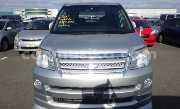 Buy Used Toyota Noah Silver Car in Beitbridge in Matabeleland South Buy Used Toyota Noah Silver Car in Beitbridge in Matabeleland South
